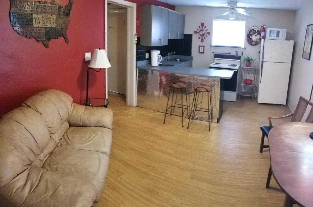 | INN LEATHER GUEST HOUSE-GAY MALE ONLY