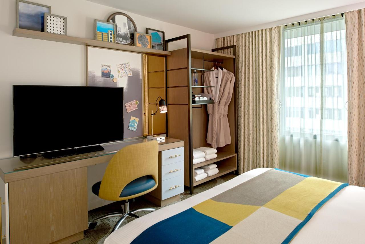 King Room with Roll-In Shower - Disability Access at The Hotel Zags Portland