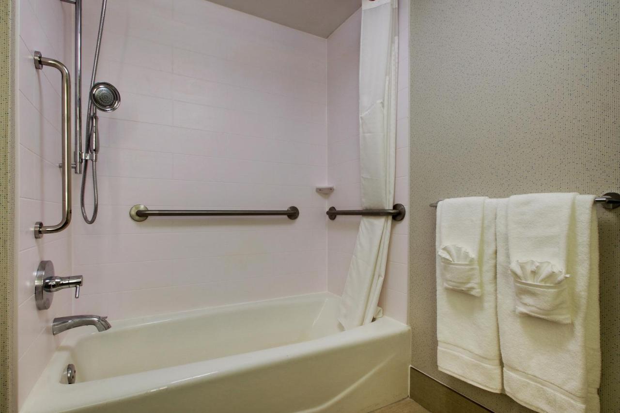 | Holiday Inn Express Voorhees/ Mt. Laurel, an IHG Hotel