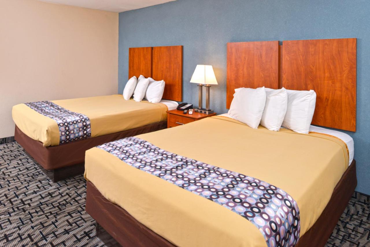 | Motel 6 Putnam CT