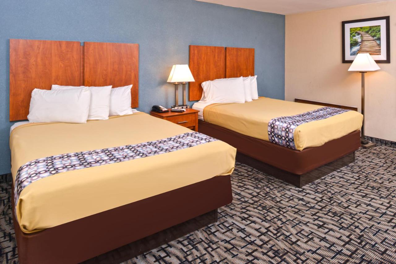| Motel 6 Putnam CT