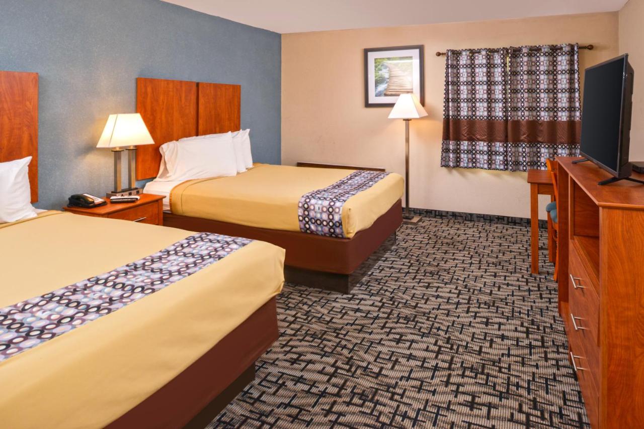 | Motel 6 Putnam CT