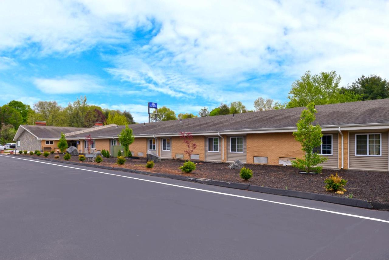| Motel 6 Putnam CT