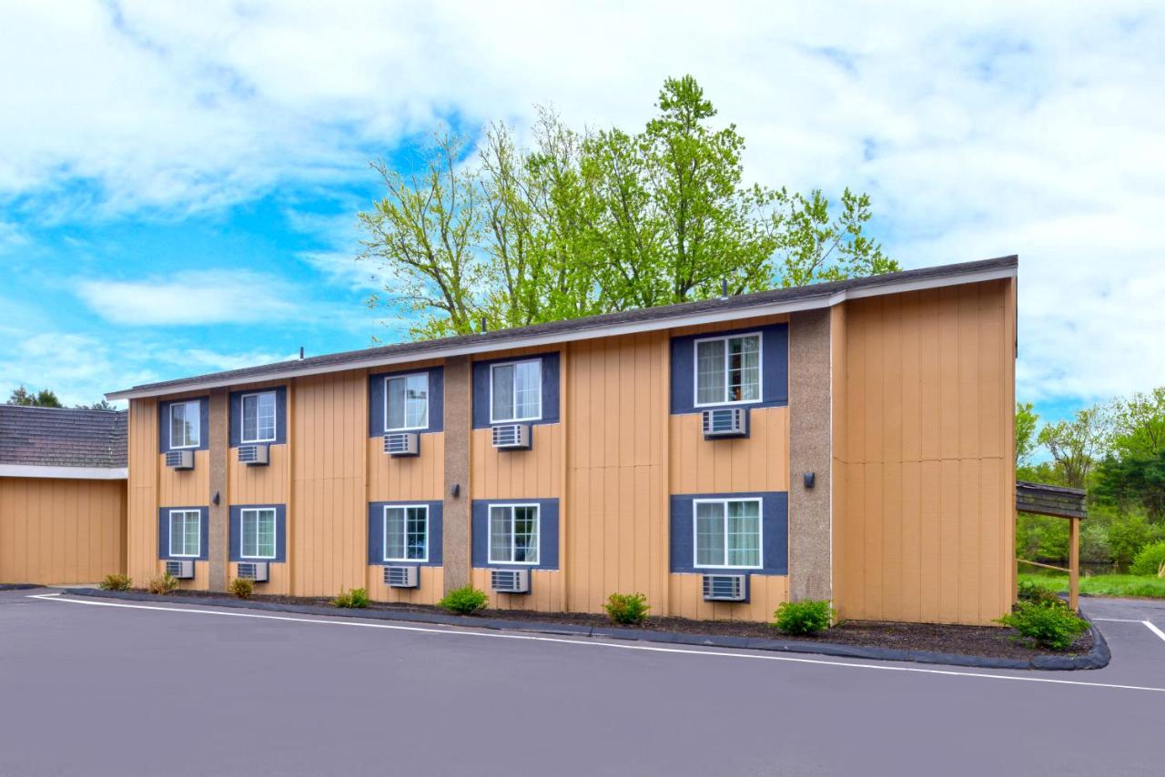 | Motel 6 Putnam CT