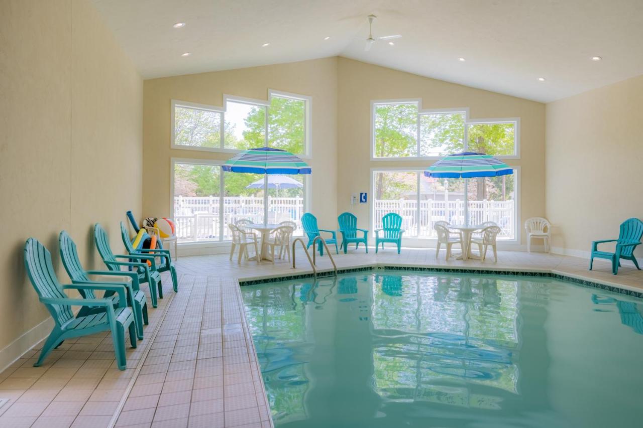 | Somerset Inn & Suites