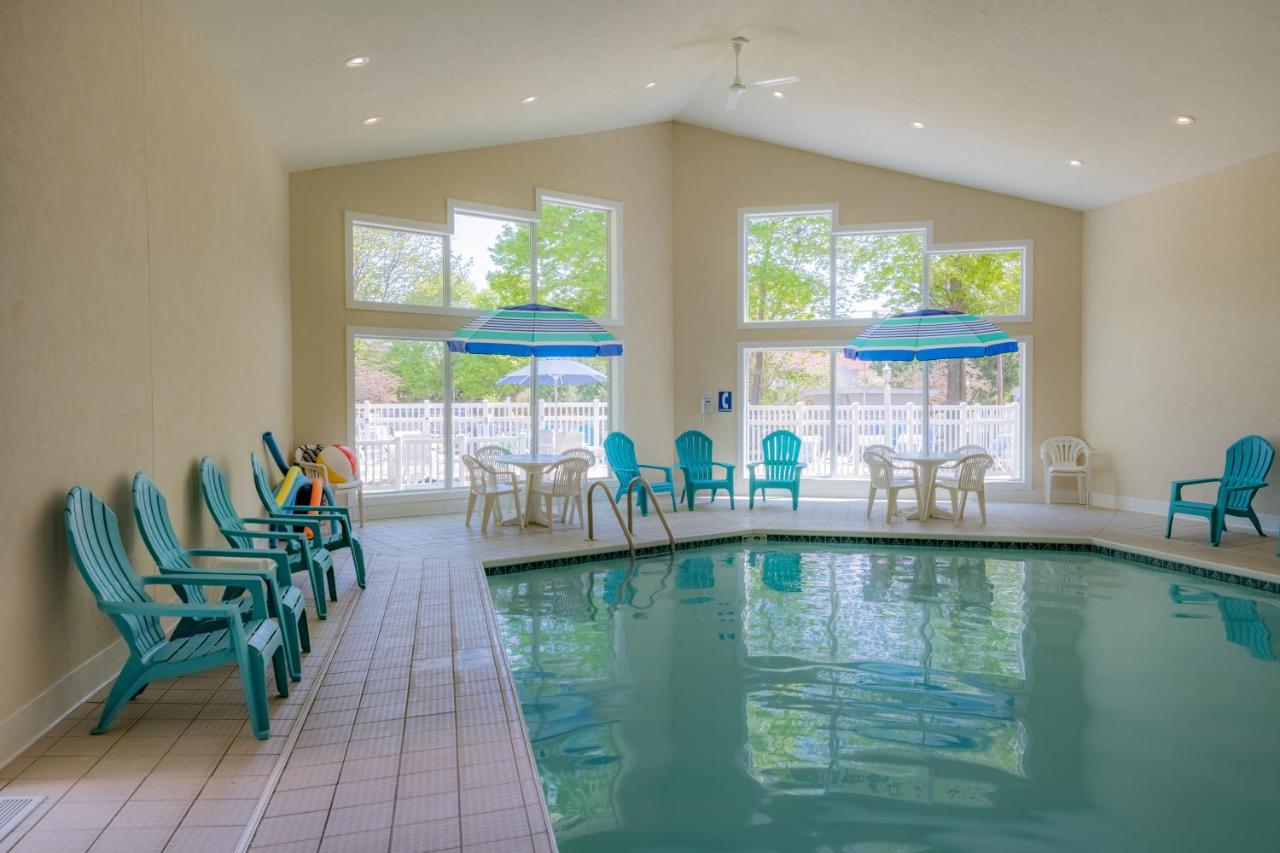 | Somerset Inn & Suites