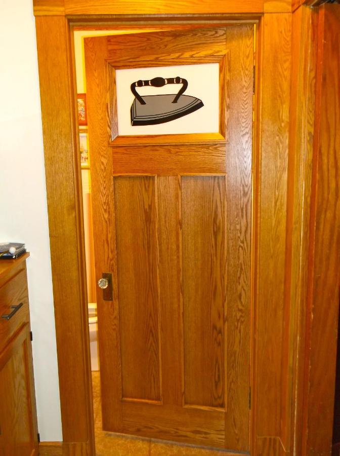  | Old Iron Inn Bed and Breakfast