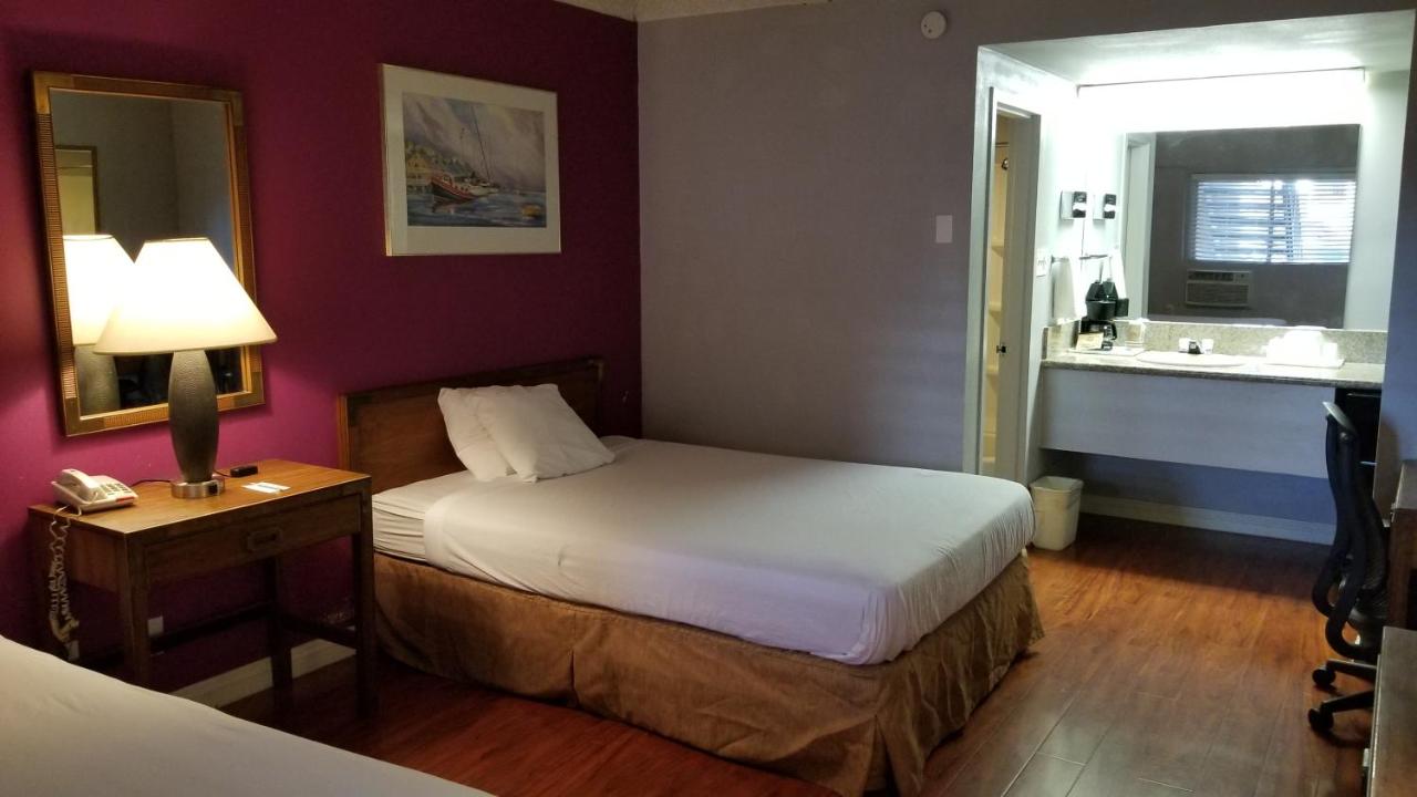 Double Room - Smoking at Santa Fe Inn Pueblo