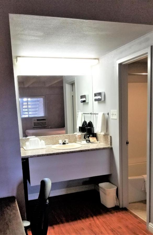 Double Room - Smoking at Santa Fe Inn Pueblo