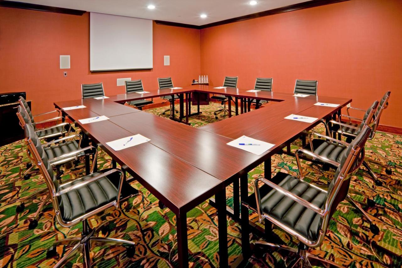 | Days Hotel by Wyndham North Bergen