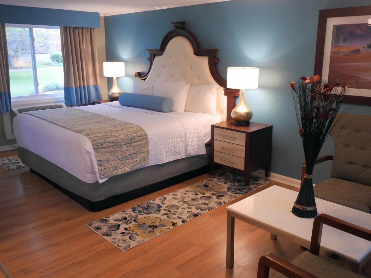 | SeaCoast Inn