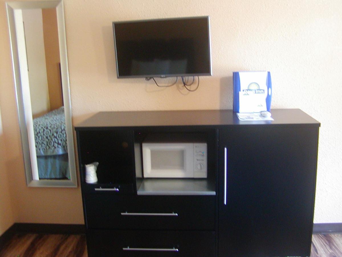 King Room - Non-Smoking at Days Inn by Wyndham Marietta White Water