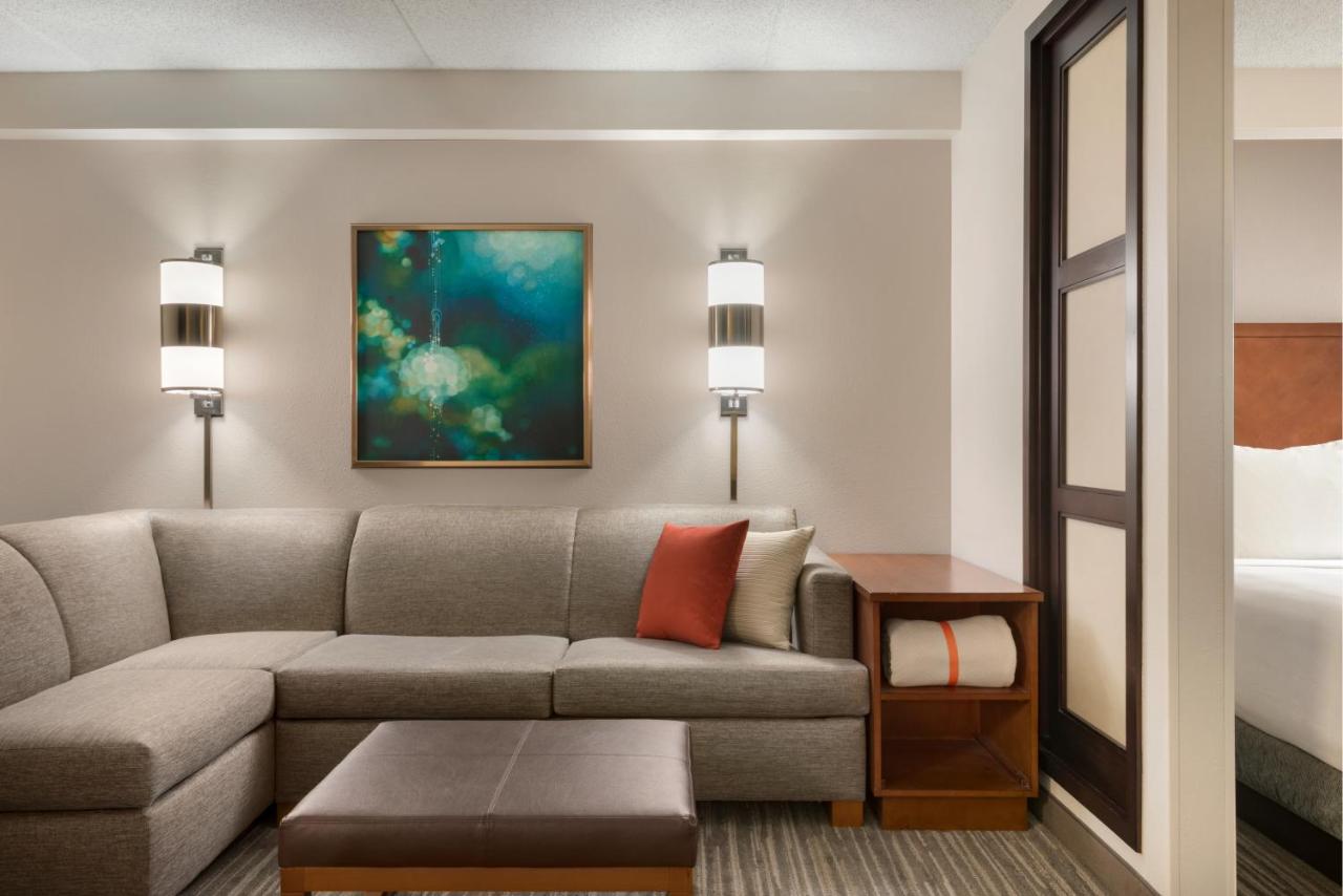 One King Bed at Hyatt Place Chicago/ Schaumburg
