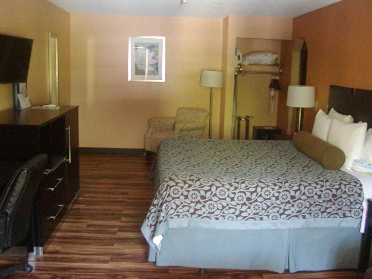 King Studio Suite - Non-Smoking at Days Inn by Wyndham Marietta White Water