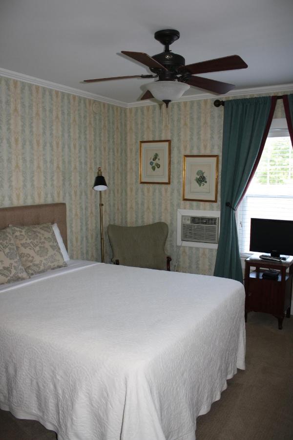 | Maplewood Hotel