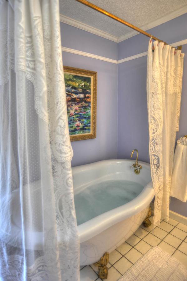 | Blue Mountain Mist Country Inn