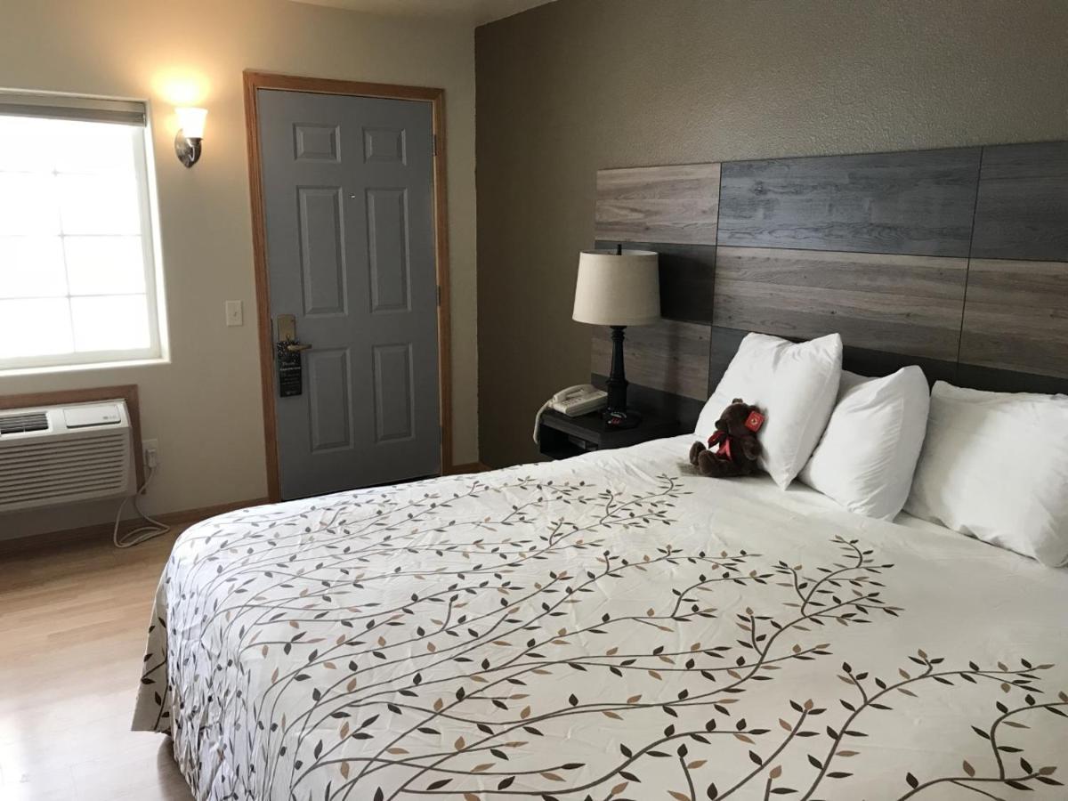 King Room - Disability Access at Roosevelt Inn Mount Rushmore