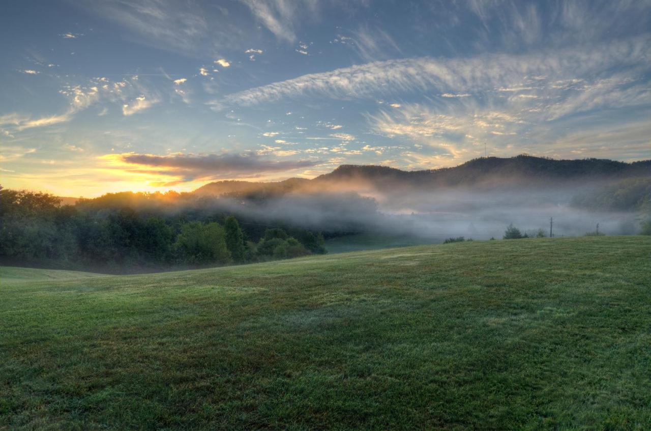 | Blue Mountain Mist Country Inn