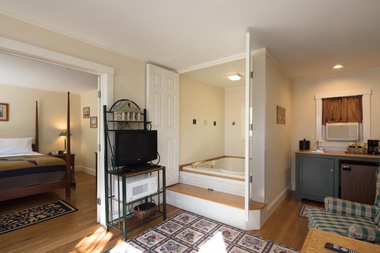 King Cottage with Jacuzzi at The Country Inn at Camden Rockport