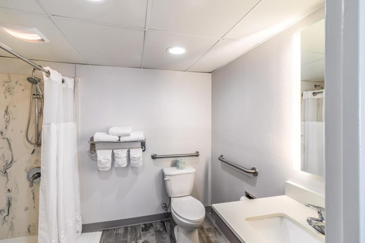 | The Inn at Pine Knoll Shores