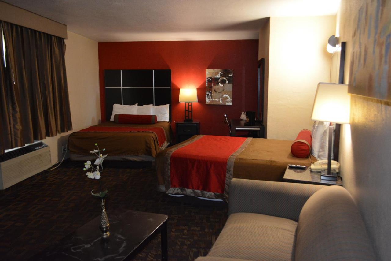 Superior Queen Room with Two Queen Beds at Harbor Inn & Suites