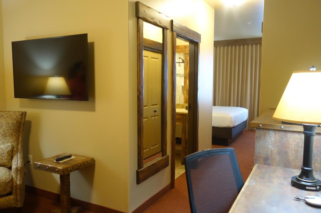 King Suite - Non-Smoking at Glacier International Lodge