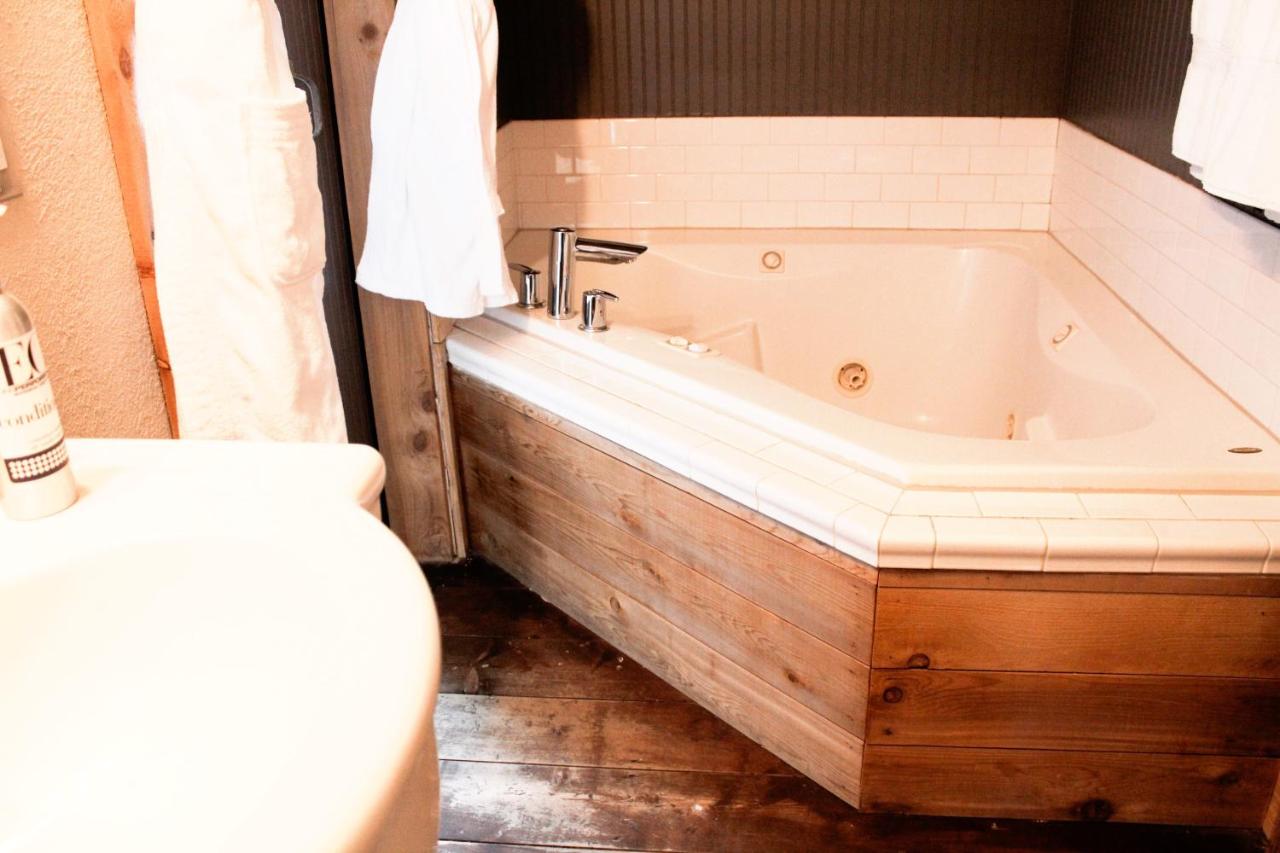 Deluxe Beach Studio - Pet Friendly at Oceanfront Inn at Discovery Coast
