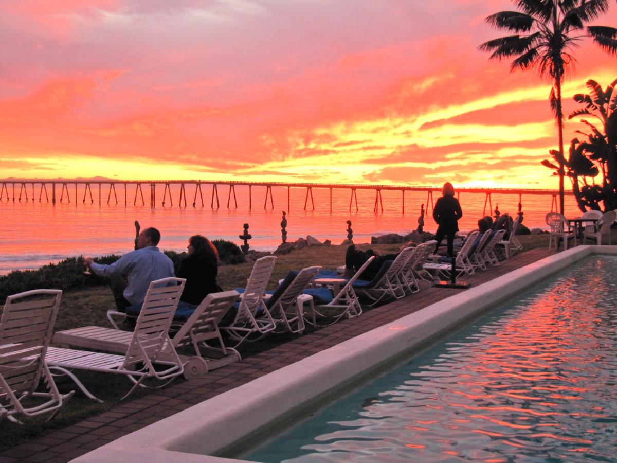 | Cliff House Inn