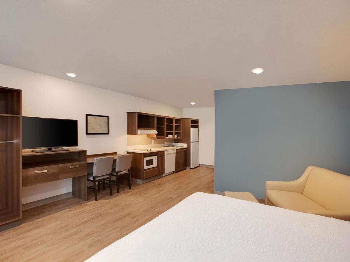 Queen Suite at WoodSpring Suites Houston 288 South Medical Center
