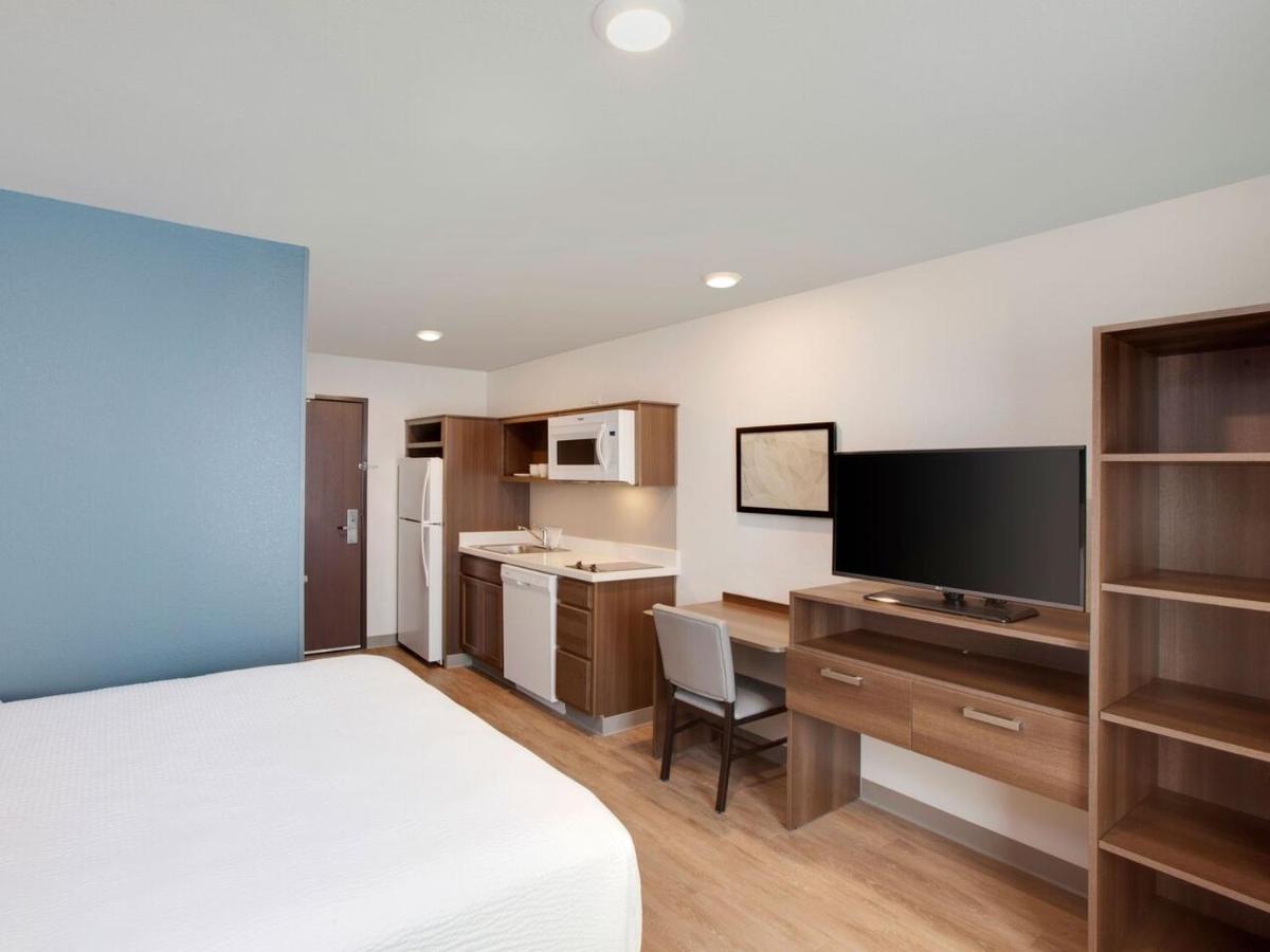 Queen Suite at WoodSpring Suites Houston 288 South Medical Center