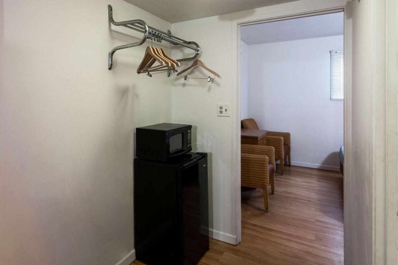 | Flamingo Motel