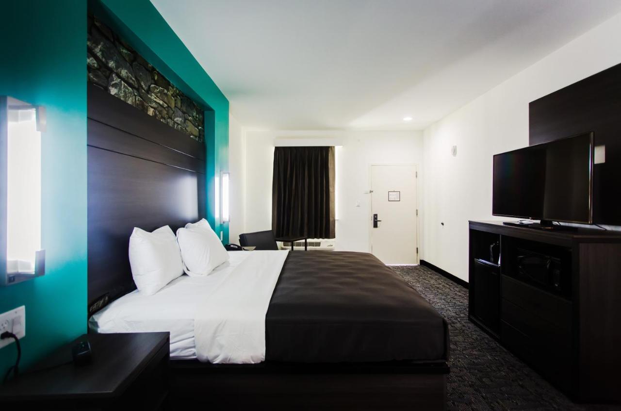 King Room at Palacio Royale Inn Boutique Katy