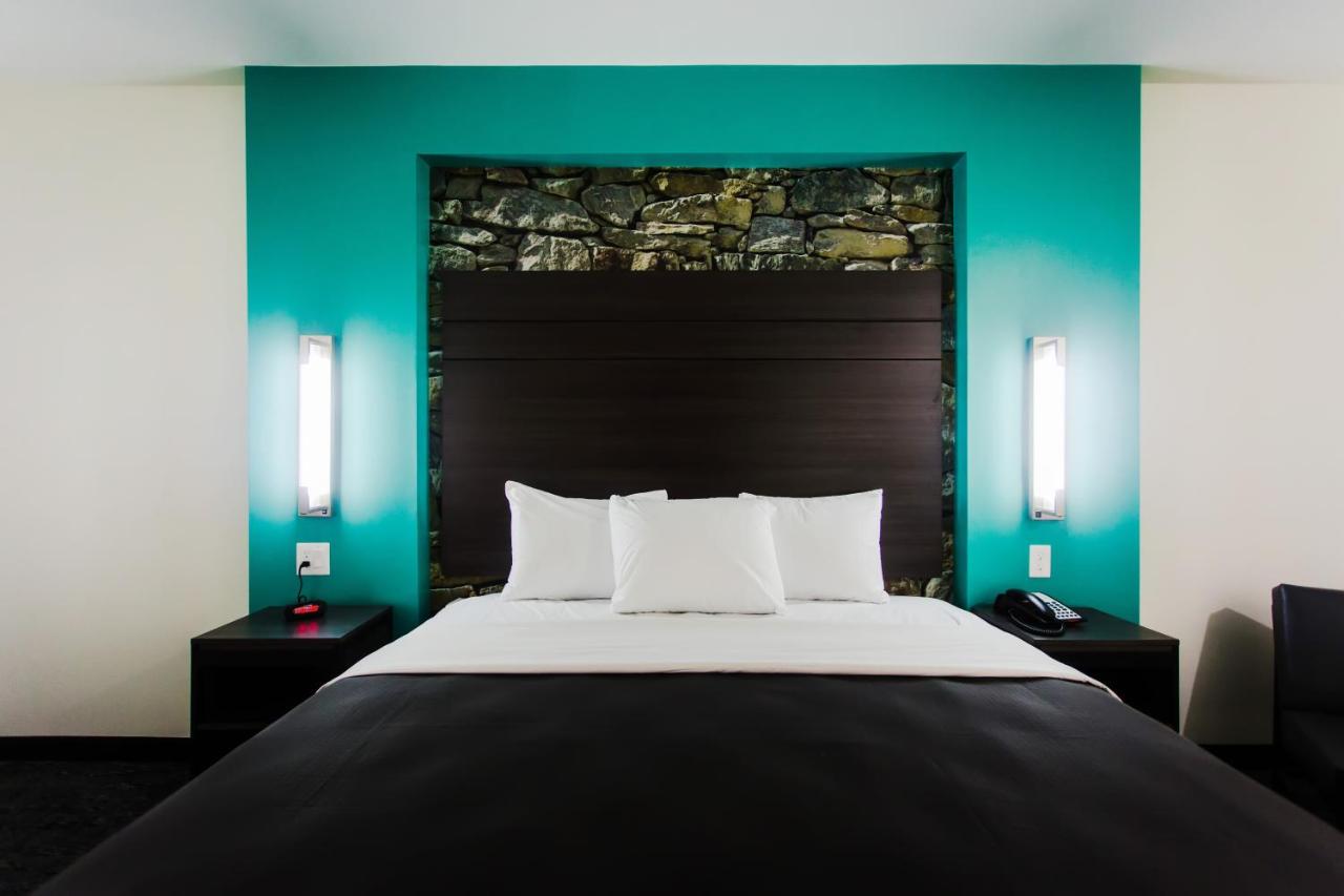 King Room at Palacio Royale Inn Boutique Katy