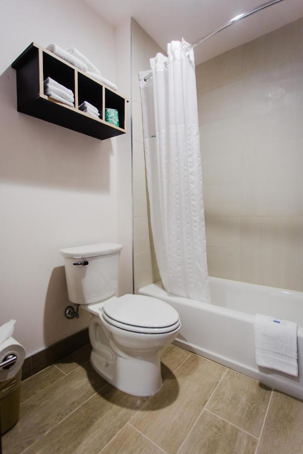 Deluxe King Room at Palacio Royale Inn Boutique Katy