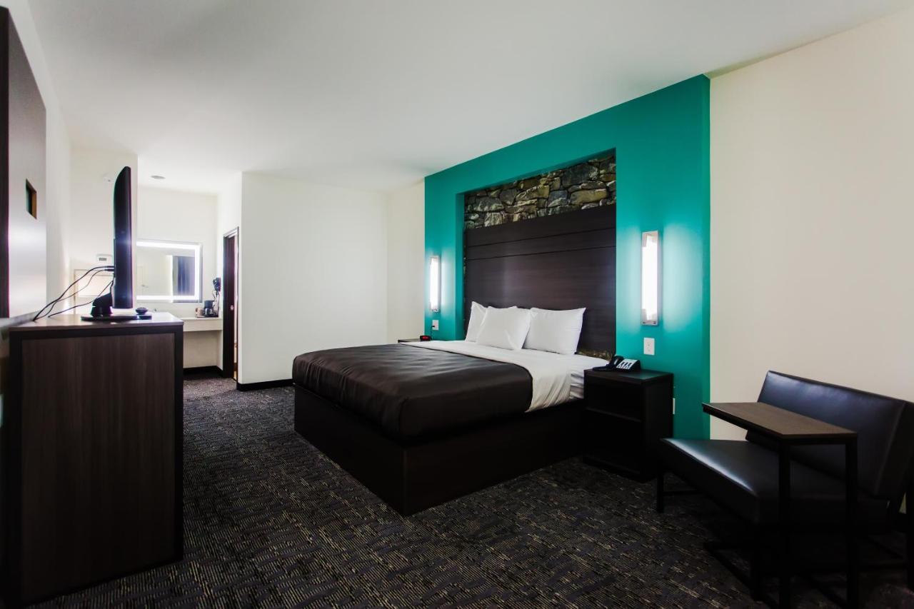 King Room at Palacio Royale Inn Boutique Katy