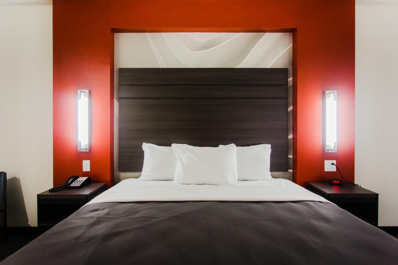 King Room at Palacio Royale Inn Boutique Katy