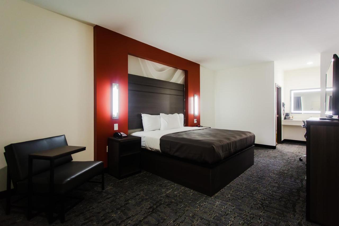 King Room at Palacio Royale Inn Boutique Katy