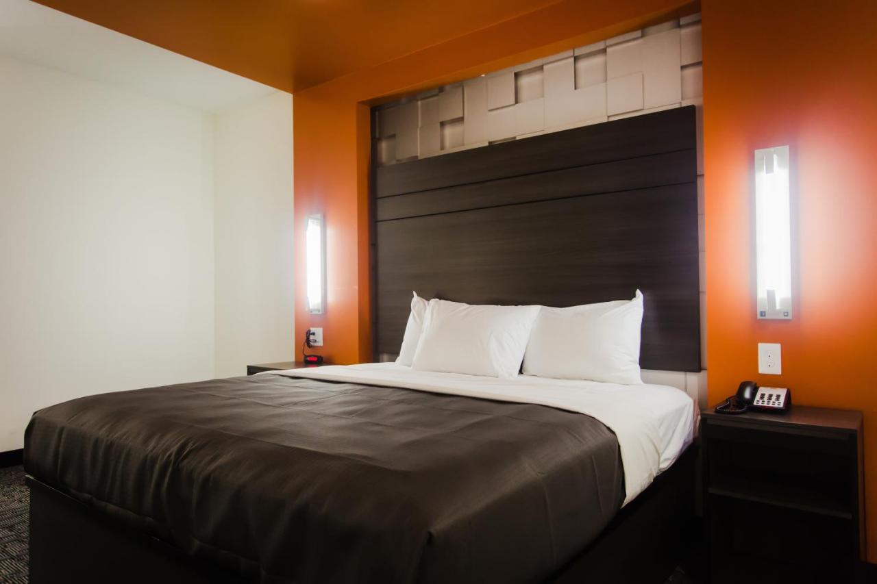 King Room at Palacio Royale Inn Boutique Katy
