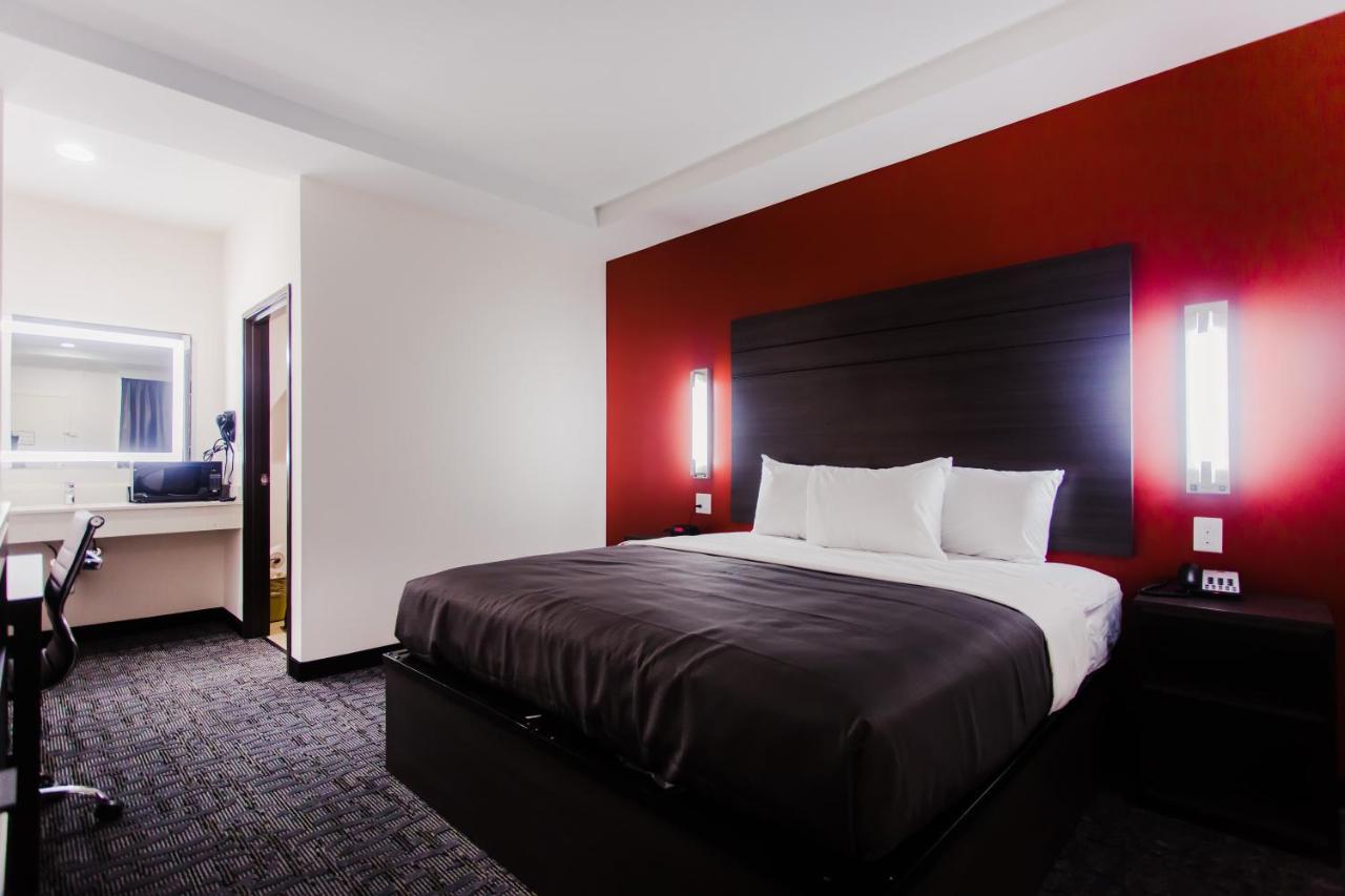Deluxe King Room at Palacio Royale Inn Boutique Katy