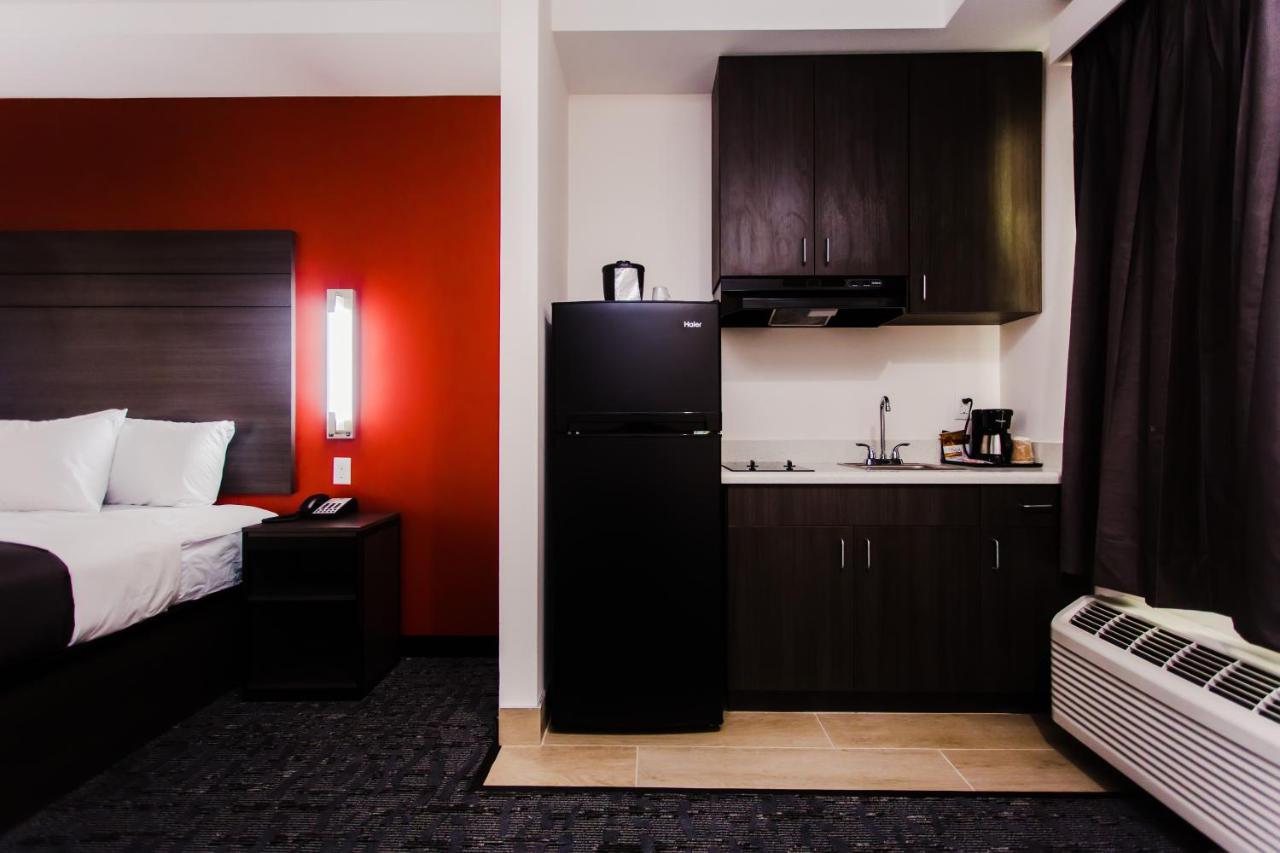 Deluxe King Room at Palacio Royale Inn Boutique Katy
