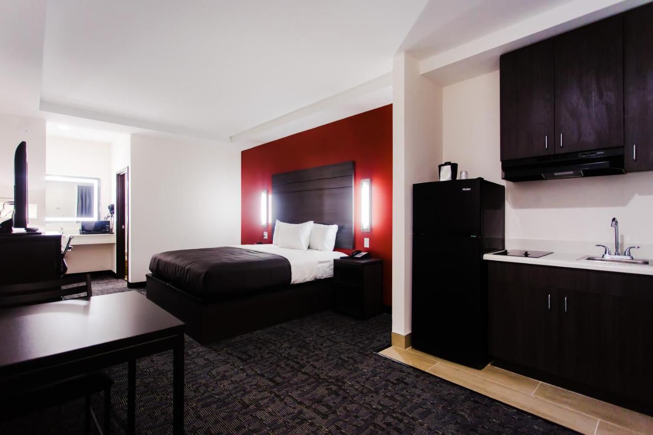 Deluxe King Room at Palacio Royale Inn Boutique Katy