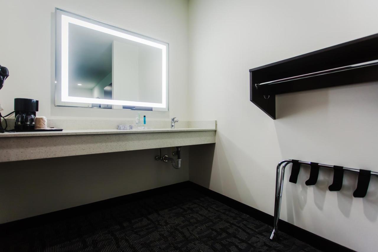 Two-Bedroom Apartment at Palacio Royale Inn Boutique Katy