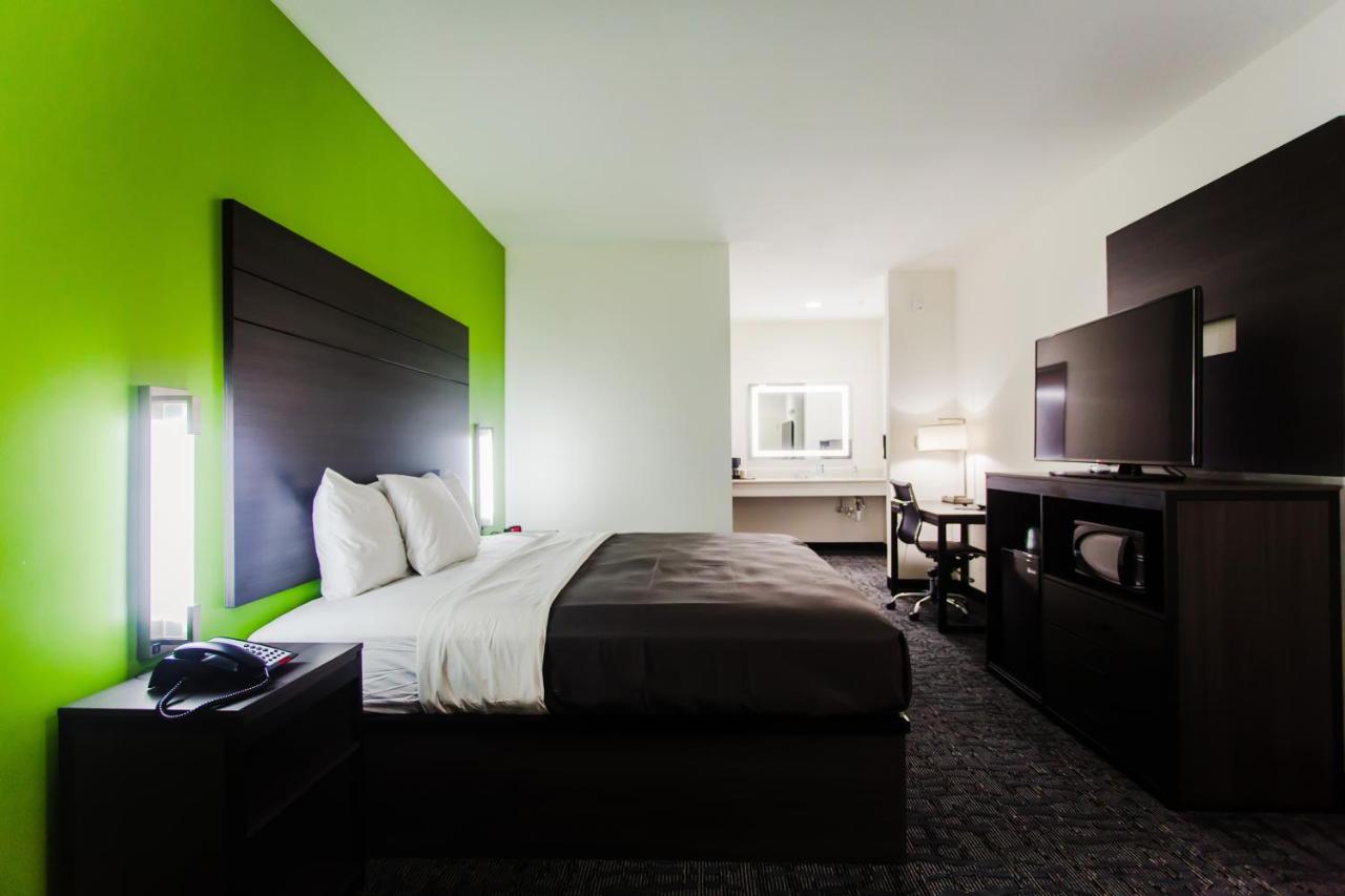 Deluxe King Room at Palacio Royale Inn Boutique Katy