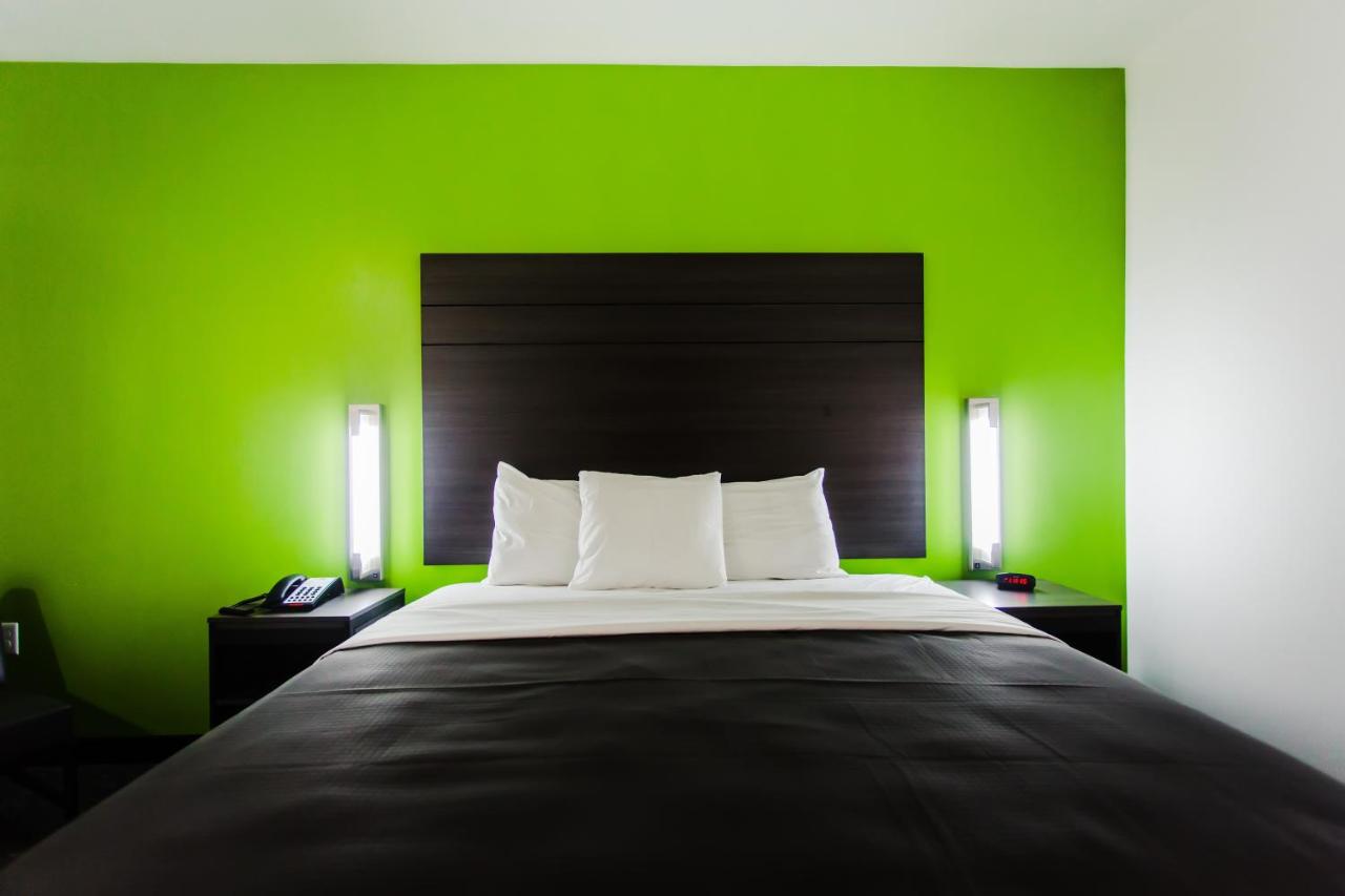Deluxe King Room at Palacio Royale Inn Boutique Katy