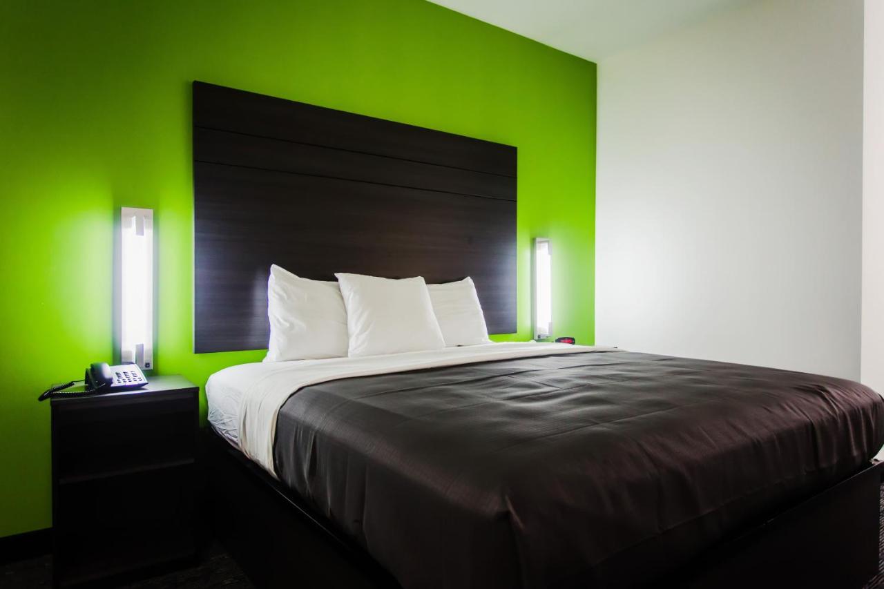 Deluxe King Room at Palacio Royale Inn Boutique Katy