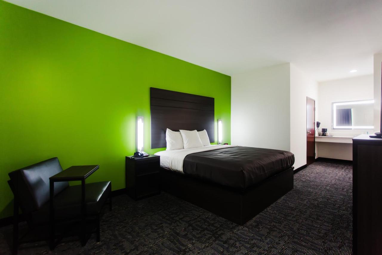 Deluxe King Room at Palacio Royale Inn Boutique Katy