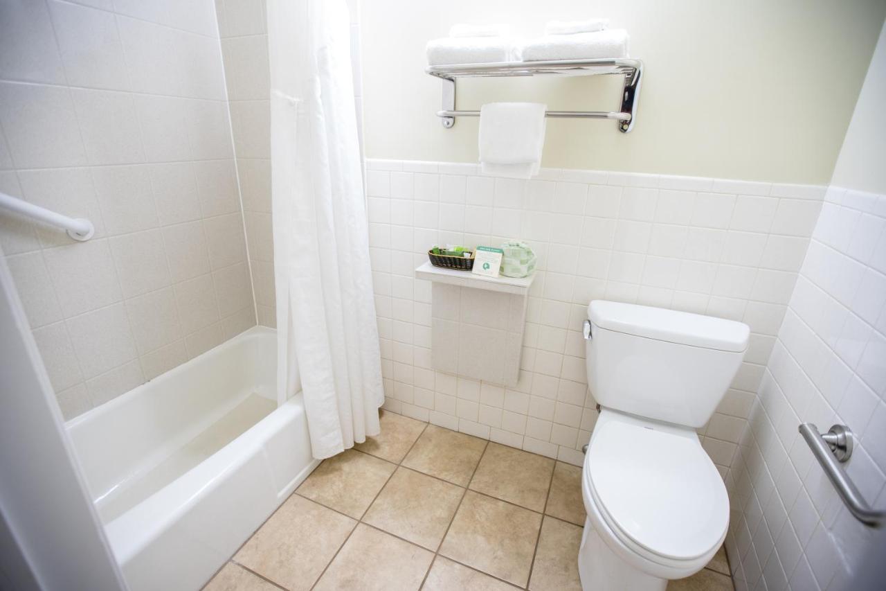 | Relax Inn and Suites Kuttawa