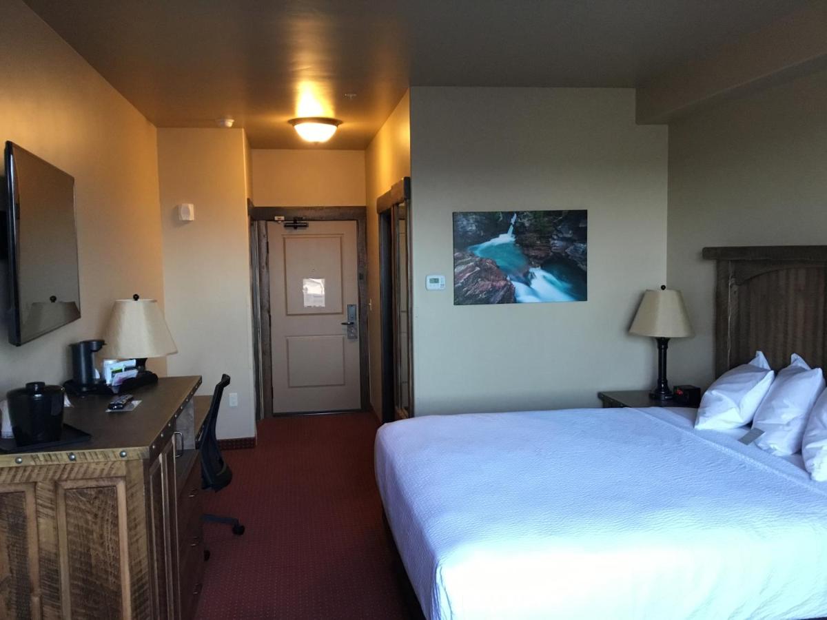 King Room - Non-Smoking at Glacier International Lodge