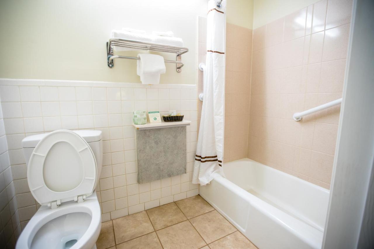 | Relax Inn and Suites Kuttawa