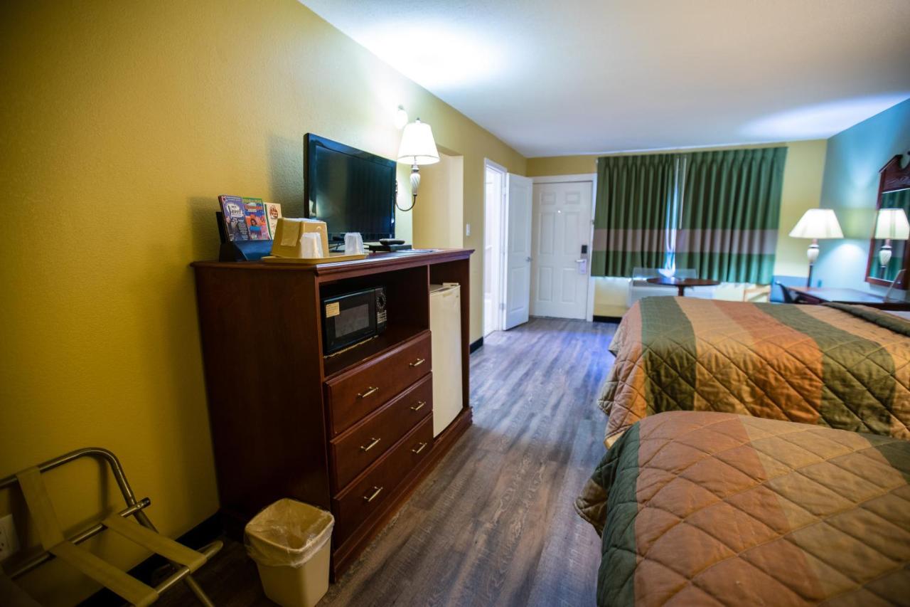 | Relax Inn and Suites Kuttawa